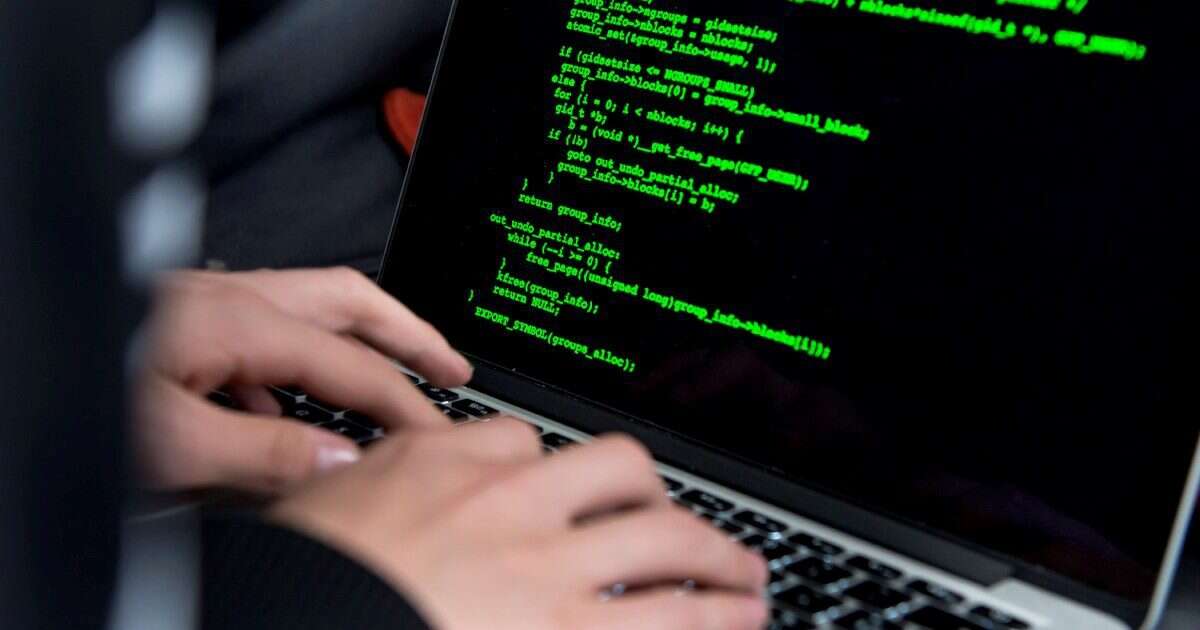 Attacco di hacker filorussi contro siti di banche, trasporti e industrie di armamenti: è il quarto giorno consecutivo