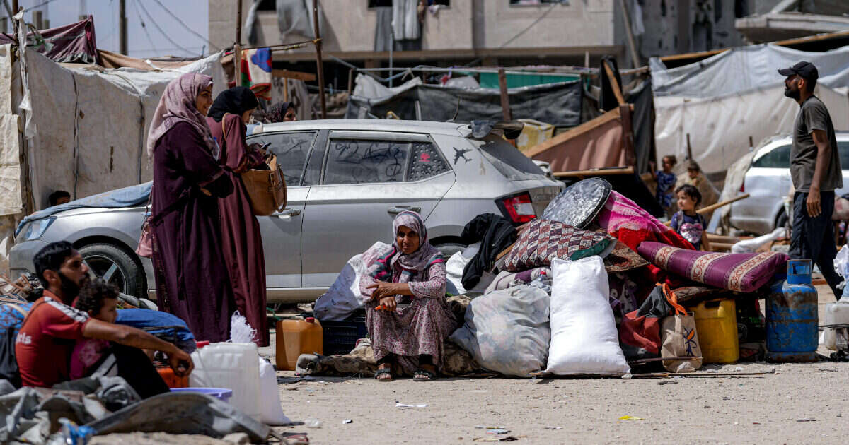 Gaza, nuova notte di raid su Khan Younis. L’agenzia palestinese Wafa: “Decine di morti”