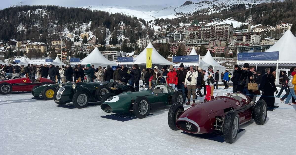 The I.C.E. St. Moritz 2025, lo spettacolo delle auto storiche sul lago ghiacciato