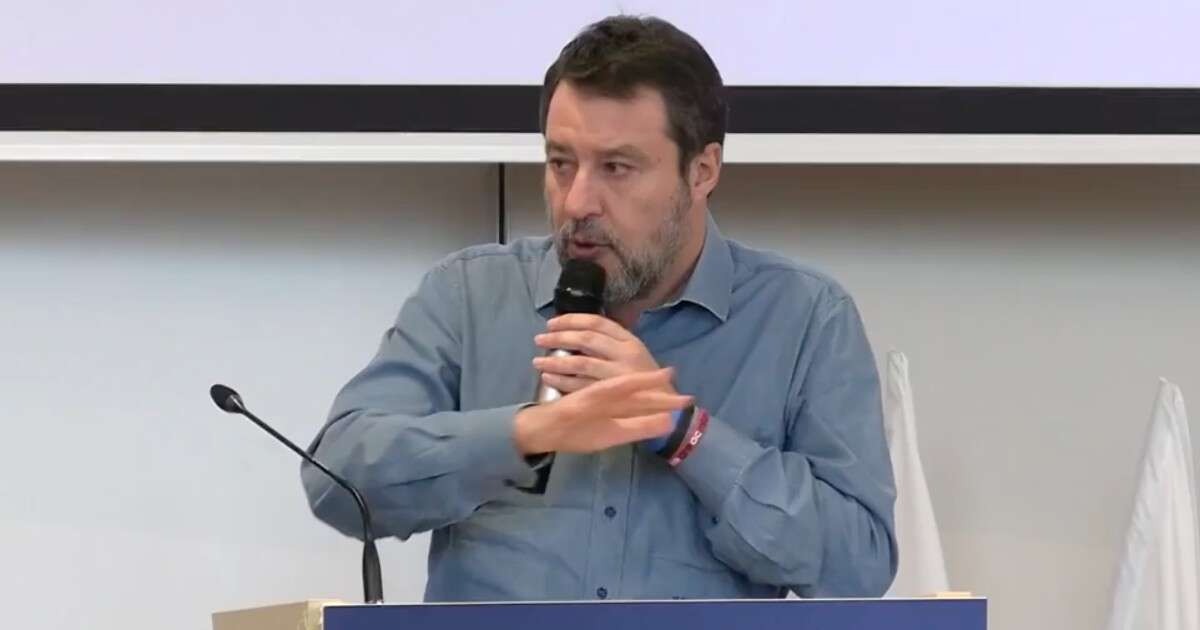 Salvini al congresso conferma la sua idea: “La Lega nazionale è una scelta giusta per l’Italia e per il Nord, non torno indietro”