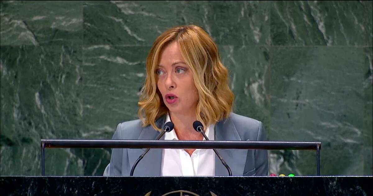 Meloni all’Onu: “Con Intelligenza artificiale rischio scenari catastrofici”. Ma sfora i cinque minuti e le spengono il microfono – Video