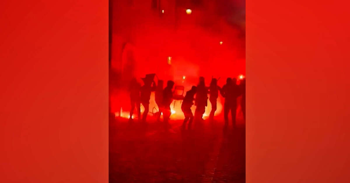 Il video dell’aggressione ai tifosi spagnoli degli ultras della Lazio: usati coltelli e mazze