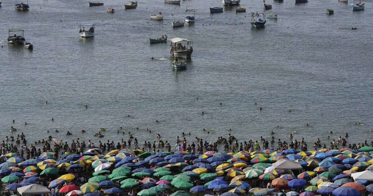 Onde anomale alte fino a 4 metri lungo la costa del Perù: sconsigliato ai turisti passare il Capodanno in spiaggia