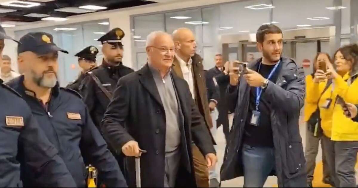 “Daje Mister”, l’arrivo a Fiumicino di Claudio Ranieri. L’entusiasmo dei tifosi giallorossi: c’è anche il tennista Flavio Cobolli