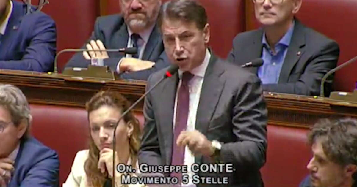 Salario minimo, Conte in Aula: “Meloni dice no ma favorisce l’amichettismo, siete come lo sceriffo di Nottingham”