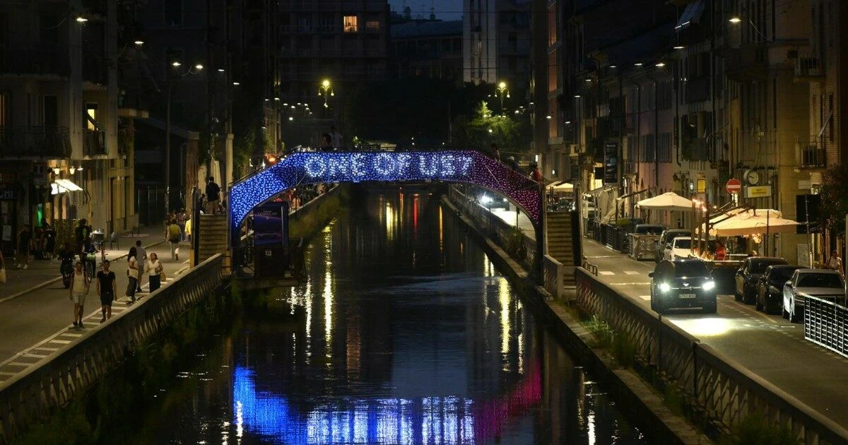 Cupra accende la notte milanese sui ponti dei Navigli con opere d’arte luminose