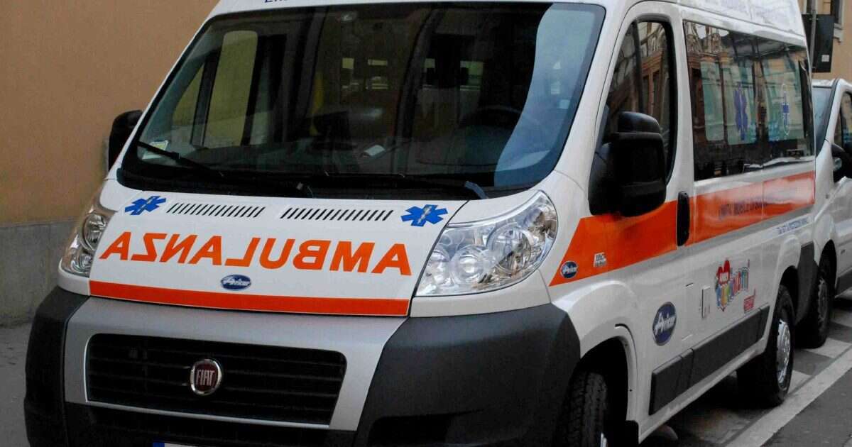 Taranto, le esplode il telefono in tasca: ferita un operatrice sanitaria in una Rsa