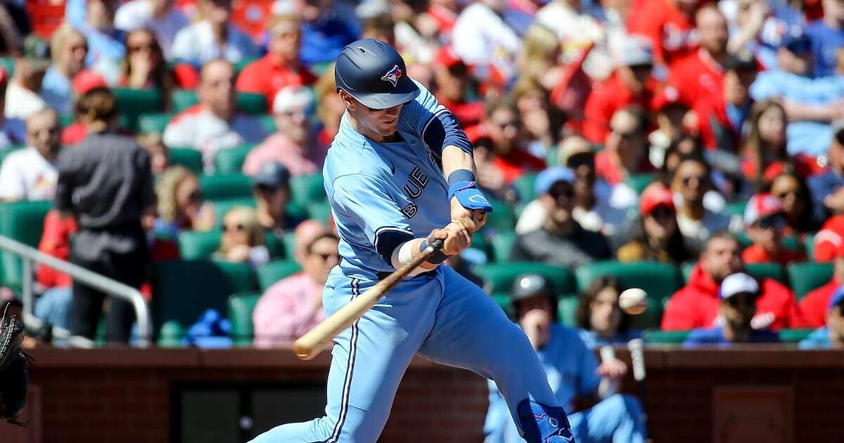 Inizia la partita con Toronto ma la terminerà con la maglia di Boston: il ricevitore Danny Jansen nella storia del baseball americano