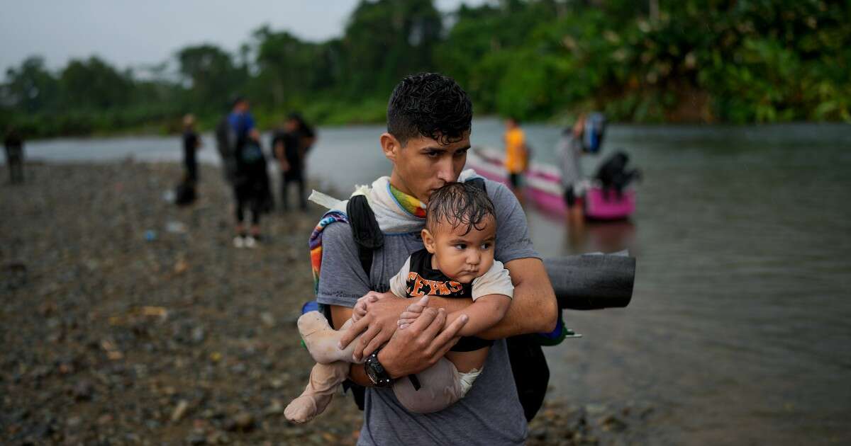 Abbandonati, preda delle bande criminali e vittime di violenza: le voci dei migranti colpiti dalla chiusura di Usaid voluta da Trump