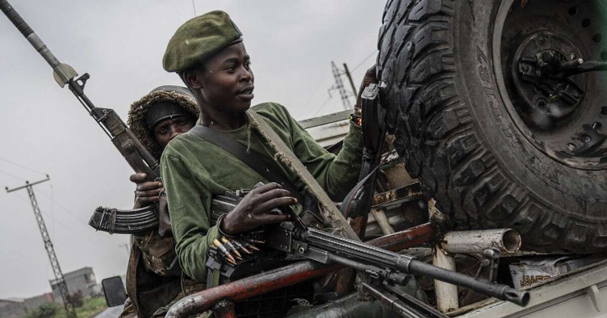 Congo, incendiate le ambasciate nella capitale. I ribelli avanzano, la croce rossa: “Rischio diffusione ebola”