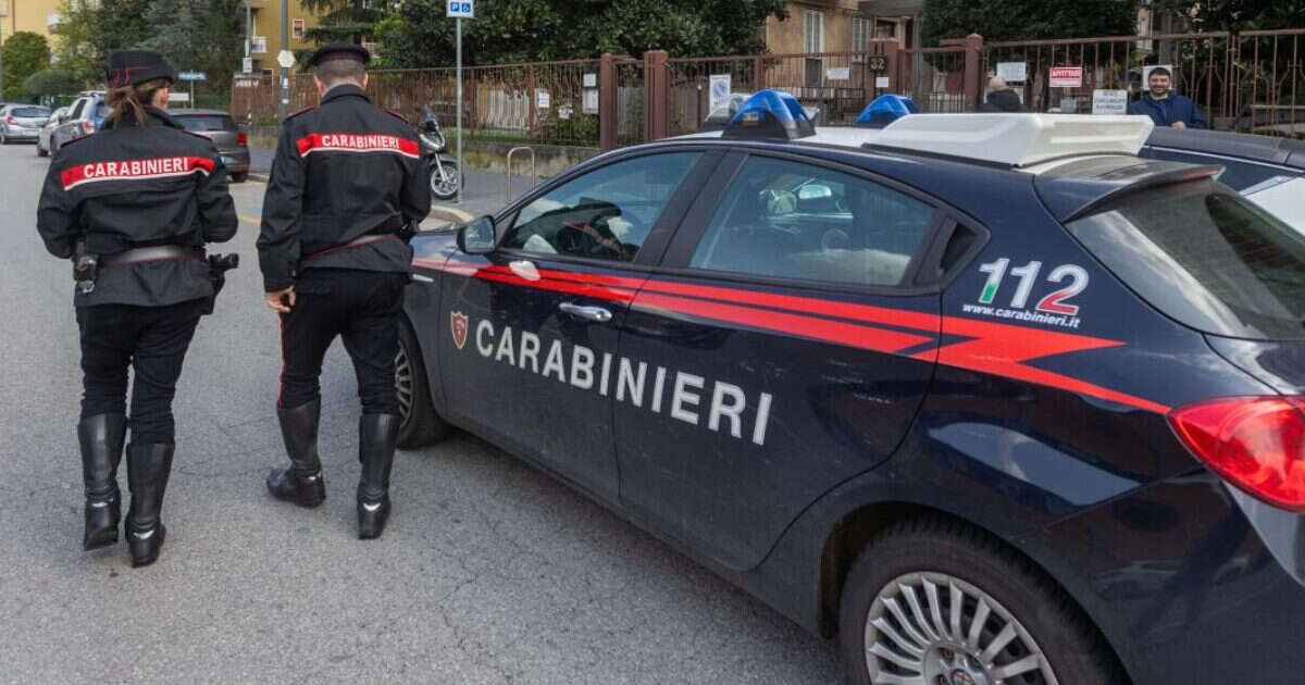 Adolescente fotografato da una coppia di sconosciuti a Roma, davanti la scuola, “Hanno mie foto, non mi sento sicuro”