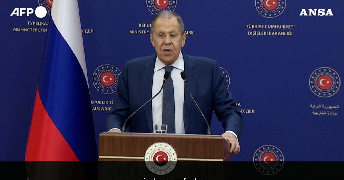 Ucraina, Lavrov: “Pronti a negoziare, ma smetteremo di combattere solo con un risultato soddisfacente per la Russia”