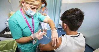 Vaccini, dalla 12enne Ada all’open day di Rieti: al via campagna per gli adolescenti. Remuzzi: “Ma adesso la priorità resti agli over 30”