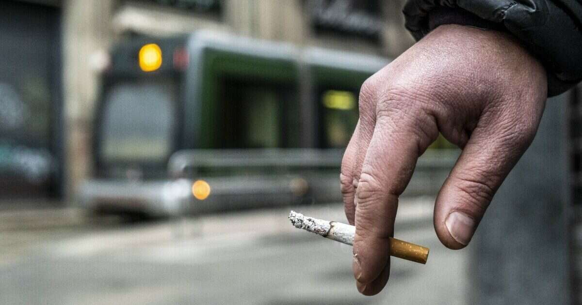 A Milano l’1 gennaio scatta il divieto di fumo in tutte le aree pubbliche all’aperto: ecco cosa è ammesso e quali sono le sanzioni