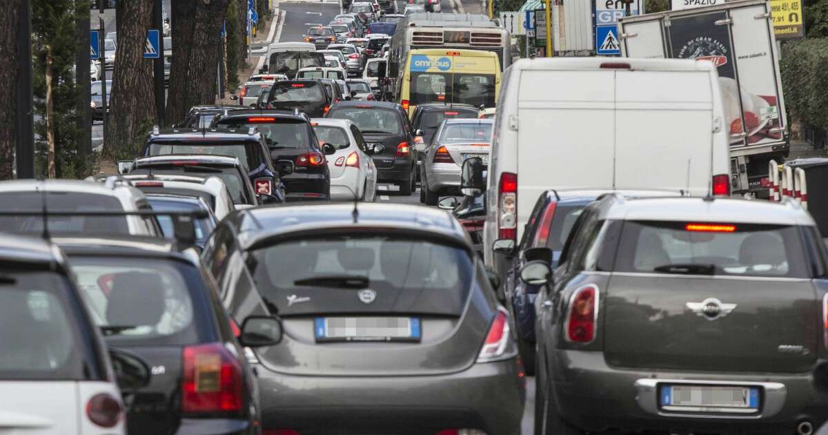 Aumentano le auto in circolazione sulle strade d’Europa. L’Italia guida la classifica