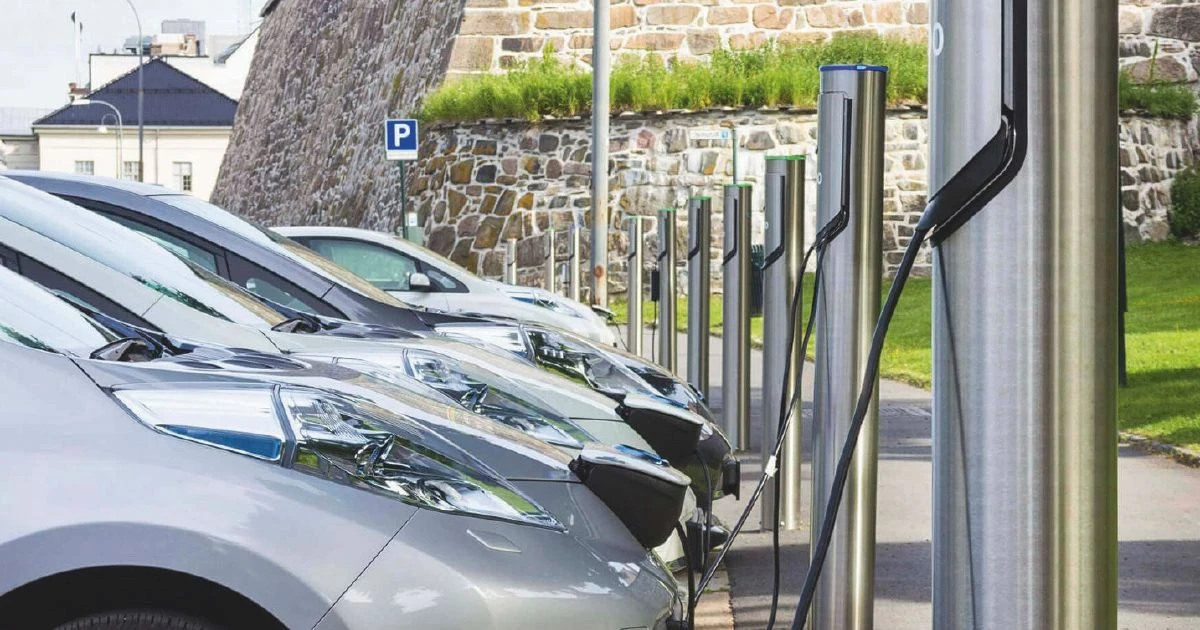 Auto, i prezzi salgono e il potere d’acquisto scende. Ecco i rischi per consumatori e filiera