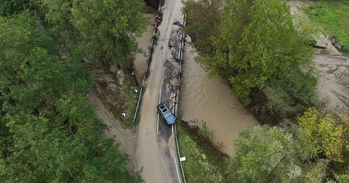 Alluvione a Bologna, la Val di Zena disastrata dopo l’esondazione del torrente: il video dal drone