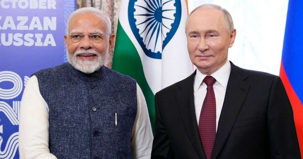 L’abbraccio Russia-India: “Mezzo milione di barili di petrolio al giorno per 10 anni”. Così Modi aiuta Putin (anche ad aggirare le sanzioni Ue)