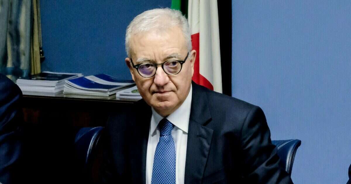 Intelligence, Mantovano: “Caso Paragon? Tutto quello che si poteva è stato detto”. Il capo del Dis Rizzi: “Ci muoviamo nella legalità”