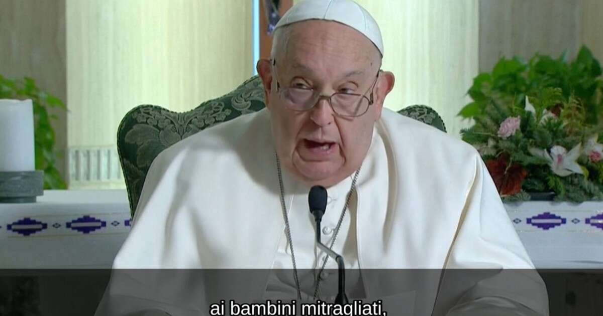 Il Papa torna a condannare gli attacchi a Gaza: “Bambini mitragliati, bombardamenti a scuole e ospedali. Quanta crudeltà”