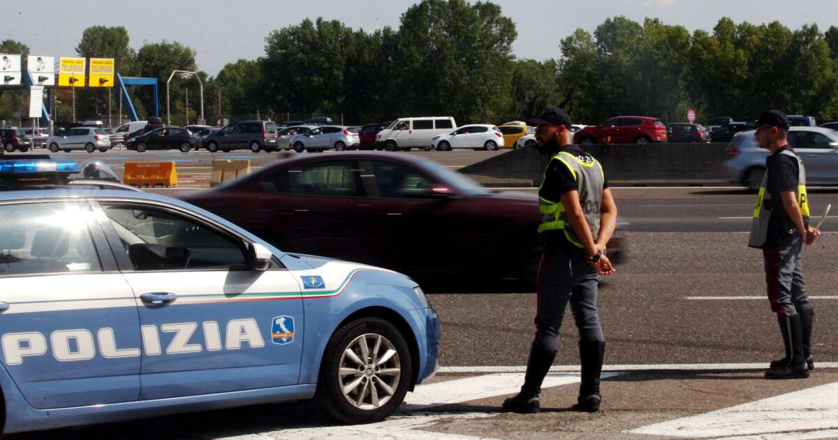 Prese a martellate due agenti in area di servizio: indagato l’agente che lo ferì con un colpo