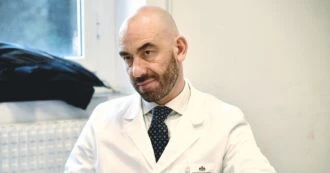 Matteo Bassetti, l’infettivologo sotto scorta agli eventi pubblici per le minacce dei No Vax