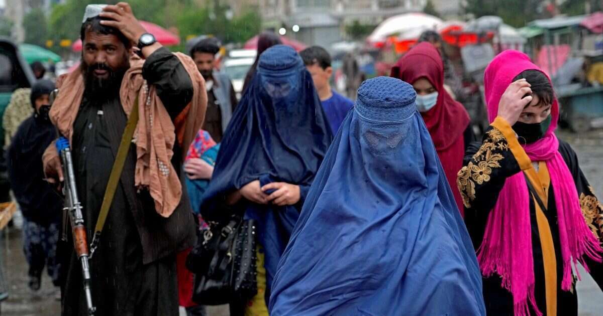 Afghanistan, il nuovo incubo delle donne: arrestate per aver mendicato, e abusate dietro le sbarre