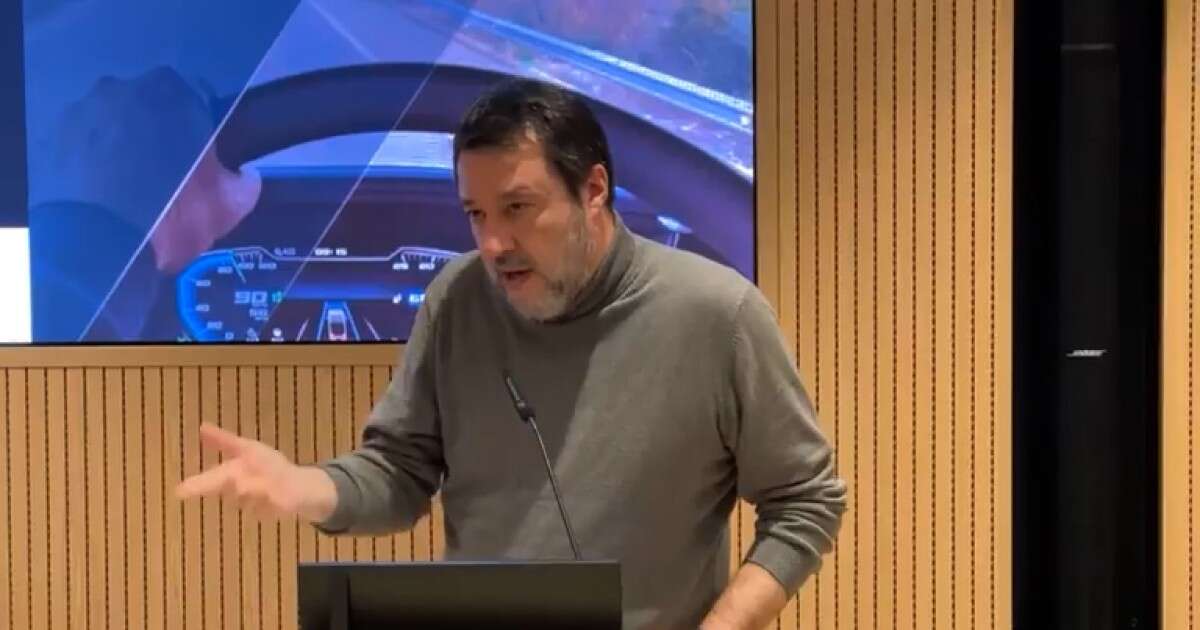 Salvini “scopre” il problema degli stipendi: “Difficile assumere ingegneri al Mit, come prima paga prendono 1600 euro al mese”