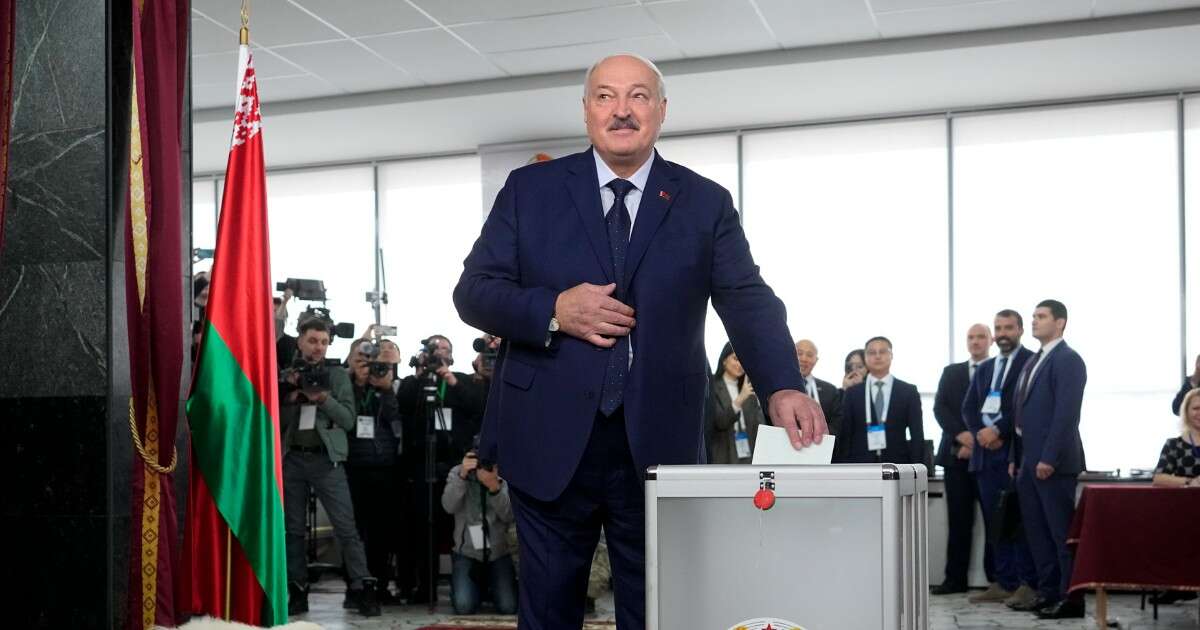 Lukashenko vince ancora le elezioni in Bielorussia: 87% dei consensi, governerà fino al 2030. Ue: “Non ha alcuna legittimità”