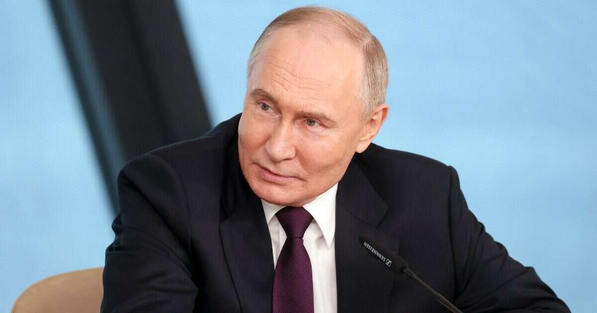 Putin e il falso endorsement a Kamala Harris: irride la risata della candidata dem (come fa Trump) e sogna una vittoria del repubblicano