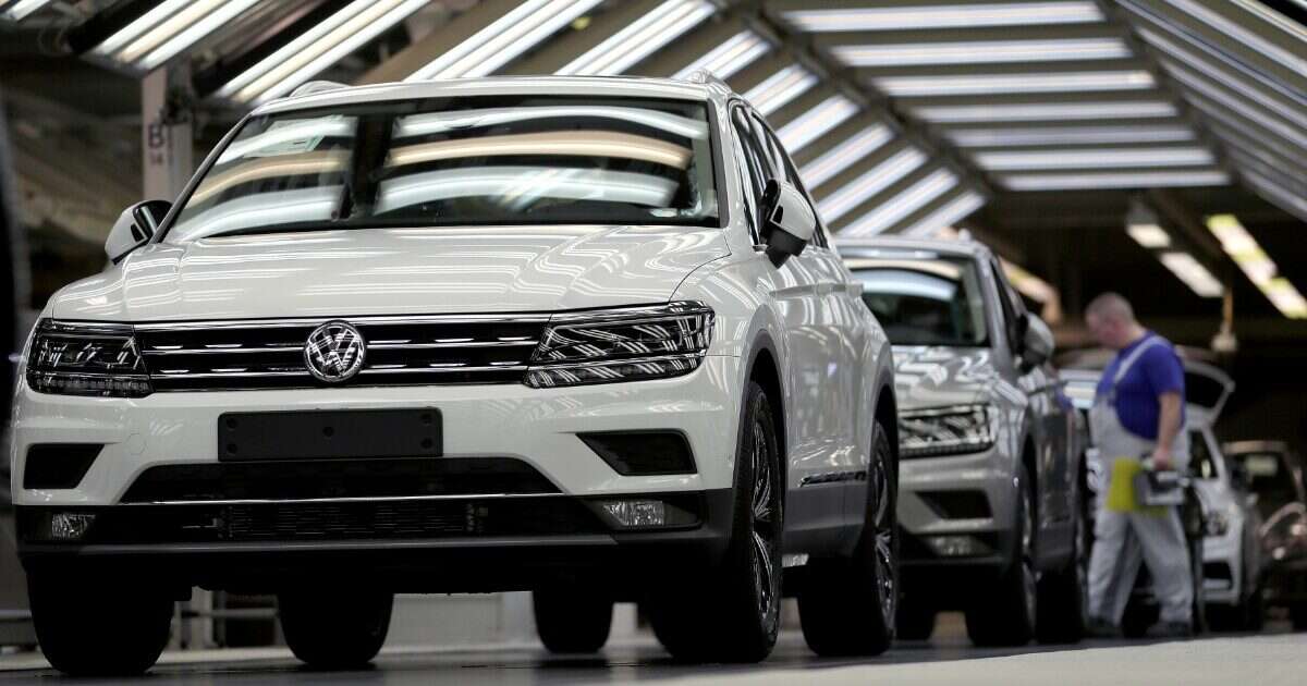 Volkswagen verso la chiusura di almeno 3 fabbriche in Germania. I sindacati “Pugnalata al cuore dei lavoratori”