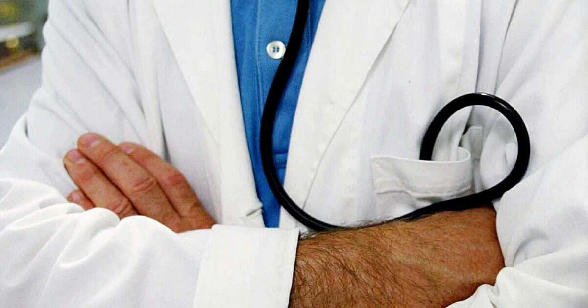 Intervento alla prostata, ma medici devono amputargli avambraccio. La denuncia: “Lesioni gravissime”