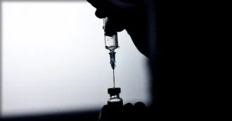Covid, quasi 46mila operatori sanitari ancora non vaccinati. Al via le sospensioni da parte delle Asl. Ordine dei medici: “Stop fino all’immunizzazione”