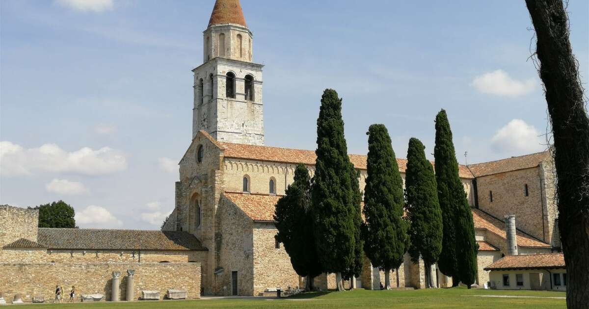 Aquileia, il progetto di un mega parco fotovoltaico a ridosso dell’area archeologica fa infuriare Soprintendenza e Comune