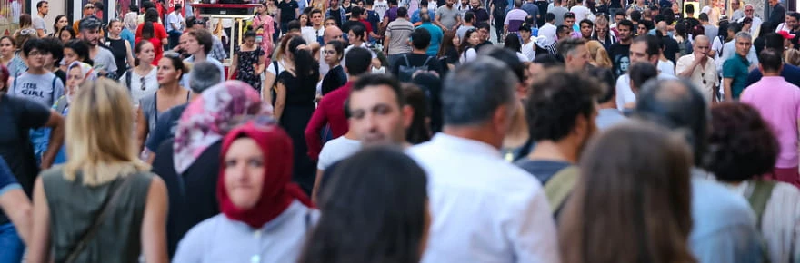 Ces experts sont formels : voici le nombre d'immigrés devant venir en France chaque année pour que l'économie ne s'écroule pas