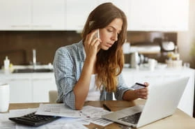 Surveillez vos factures de téléphone ! Cet opérateur va bientôt vous facturer 5 euros par mois sur son forfait