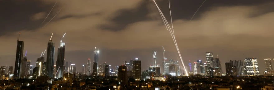 Dix morts en Israël dans les tirs de missiles iraniens, sites bombardés à Téhéran