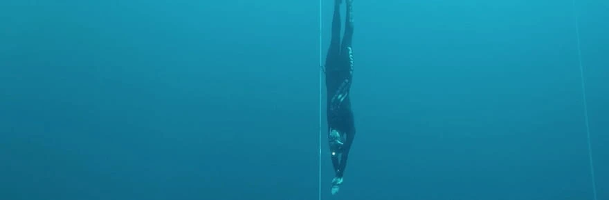 Il reste 29 minutes sous l'eau sans respirer et n'a 