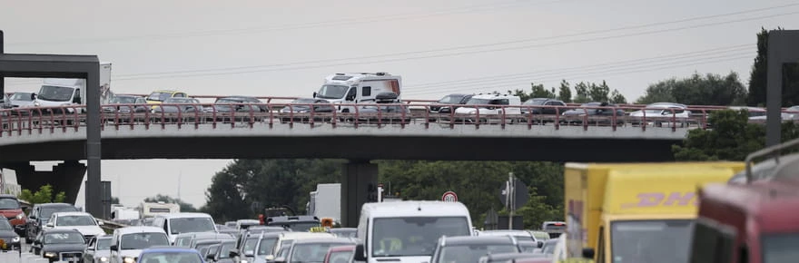 Incendies : l'autoroute A9 en partie coupée dans les deux sens de circulation entre Orange et Narbonne