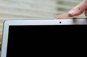 Ces détails sur votre ordinateur doivent vous alerter : on vous espionne peut-être avec votre webcam
