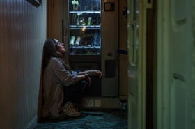 L'inconnue du port : une femme sans mémoire au coeur d'un thriller espagnol sur Netflix
