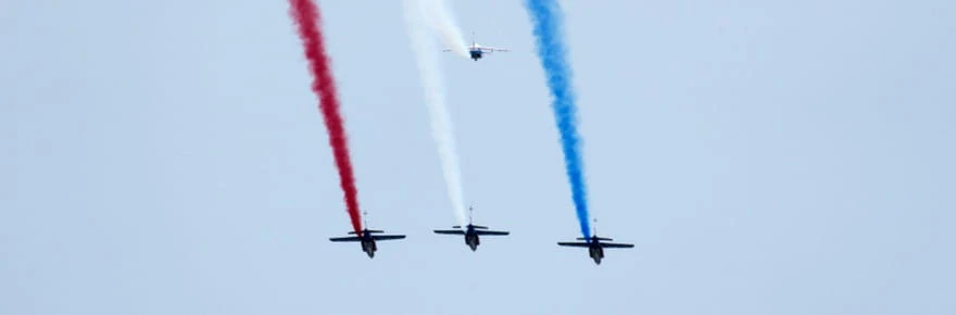 Défilé du 14 juillet dans une France hôte des JO et en crise politique