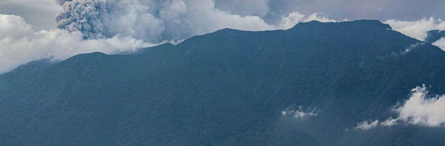 Eruption volcanique en Indonésie: des cendres à 3 km de haut, randonneurs recherchés