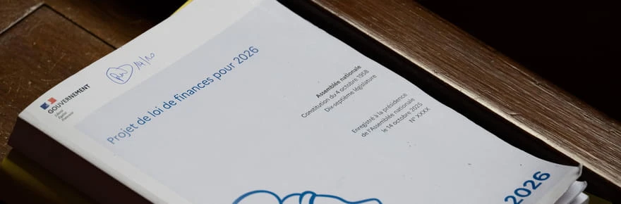 Budget 2026 : des hausses d'impôts retoquées, d'autres confirmées et de nouvelles taxes