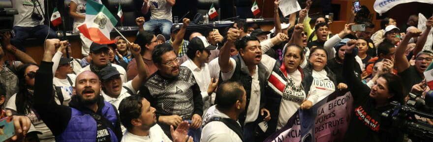 Mexique: les manifestants envahissent le Sénat et retardent l'explosive réforme judiciaire