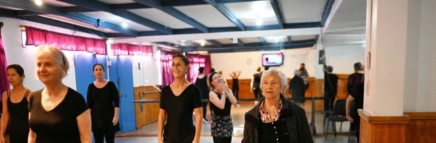 Au Chili, à 100 ans, elle fait danser la vieillesse