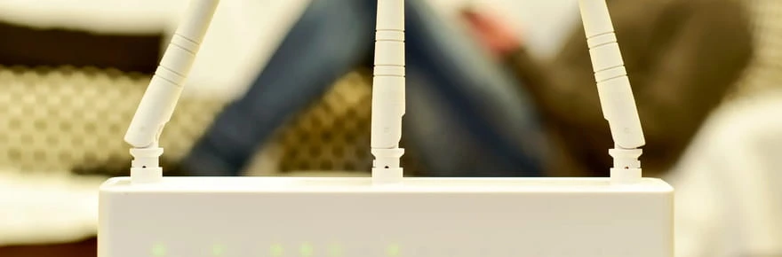 Connaissez-vous la règle des 30 centimètres ? Elle peut vraiment améliorer le Wi-Fi dans votre maison