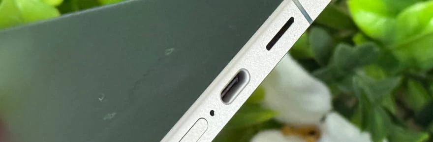 Personne ne sait à quoi il sert, pourtant ce trou sur votre smartphone est d'une grande utilité