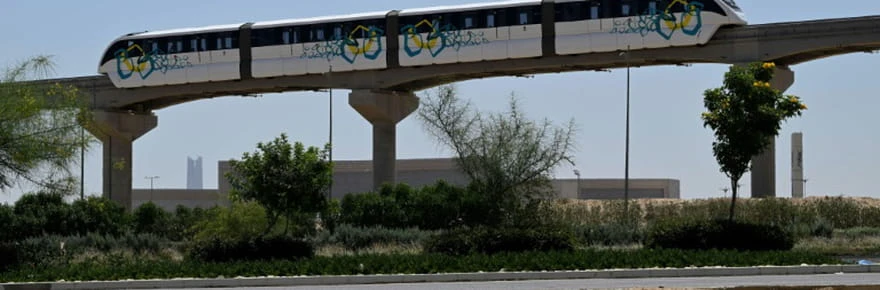 Au Caire, le nouveau monorail survole le chaos urbain