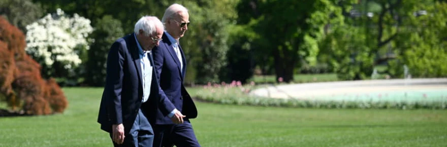 Sous pression pour retirer sa candidature, Biden reçoit le soutien de Bernie Sanders
